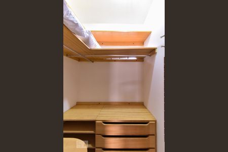 Casa à venda com 220m², 5 quartos e 3 vagas Casa à venda com 220m², 5 quartos e 3 vagasCloset da Suíte 2