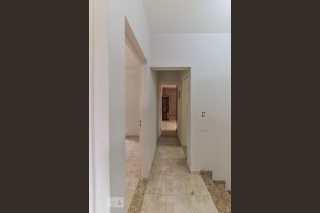 Casa à venda com 220m², 5 quartos e 3 vagas Casa à venda com 220m², 5 quartos e 3 vagasCorredor de Acesso