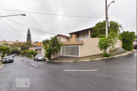 Casa à venda com 220m², 5 quartos e 3 vagas Casa à venda com 220m², 5 quartos e 3 vagasFachada