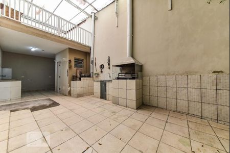 Casa à venda com 220m², 5 quartos e 3 vagas Casa à venda com 220m², 5 quartos e 3 vagasQuintal - Churrasqueira