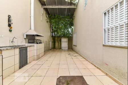 Casa à venda com 220m², 5 quartos e 3 vagas Casa à venda com 220m², 5 quartos e 3 vagasQuintal - Churrasqueira