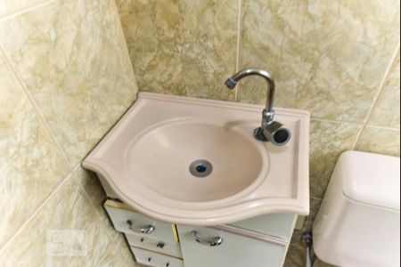 Casa à venda com 220m², 5 quartos e 3 vagas Casa à venda com 220m², 5 quartos e 3 vagasBanheiro Social