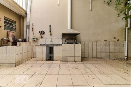 Casa à venda com 220m², 5 quartos e 3 vagas Casa à venda com 220m², 5 quartos e 3 vagasQuintal - Churrasqueira