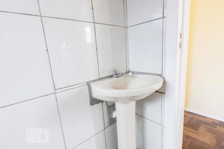 Banheiro de apartamento para alugar com 1 quarto, 51m² em Partenon, Porto Alegre