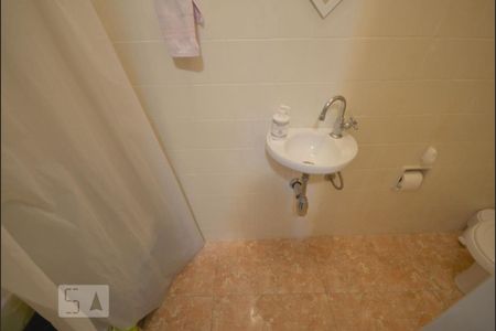 Casa à venda com 160m², 4 quartos e 2 vagas Casa à venda com 160m², 4 quartos e 2 vagasBanheiro de Serviço