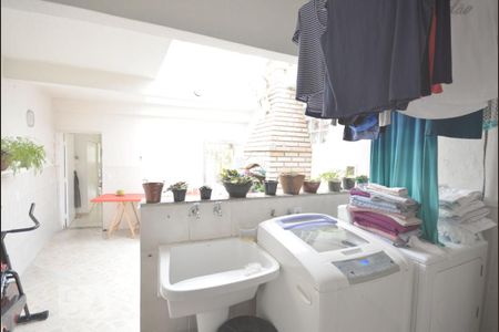 Casa à venda com 160m², 4 quartos e 2 vagas Casa à venda com 160m², 4 quartos e 2 vagasArea de Serviço