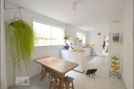 Casa à venda com 160m², 4 quartos e 2 vagas Casa à venda com 160m², 4 quartos e 2 vagasCozinha