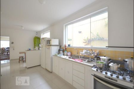 Casa à venda com 160m², 4 quartos e 2 vagas Casa à venda com 160m², 4 quartos e 2 vagasCozinha