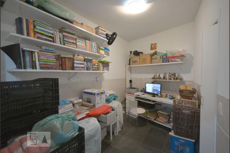Casa à venda com 160m², 4 quartos e 2 vagas Casa à venda com 160m², 4 quartos e 2 vagasQuarto de Serviço