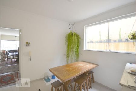 Casa à venda com 160m², 4 quartos e 2 vagas Casa à venda com 160m², 4 quartos e 2 vagasCozinha