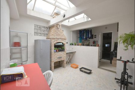 Casa à venda com 160m², 4 quartos e 2 vagas Casa à venda com 160m², 4 quartos e 2 vagasArea Externa