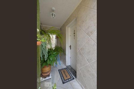 Casa à venda com 160m², 4 quartos e 2 vagas Casa à venda com 160m², 4 quartos e 2 vagasEntrada