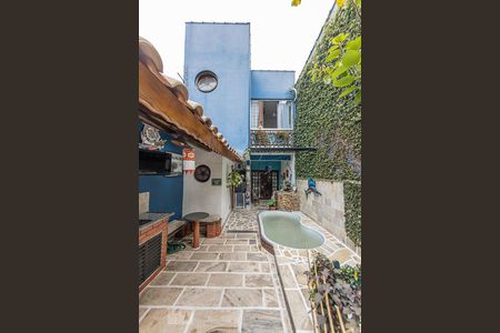 Casa à venda com 280m², 5 quartos e 2 vagas Casa à venda com 280m², 5 quartos e 2 vagasÁrea Externa
