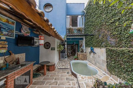 Casa à venda com 280m², 5 quartos e 2 vagas Casa à venda com 280m², 5 quartos e 2 vagasÁrea Externa