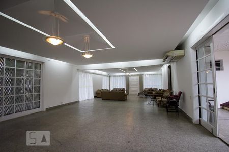 Casa de condomínio à venda com 206m², 3 quartos e 2 vagas Casa de condomínio à venda com 206m², 3 quartos e 2 vagasÁrea Comum - Salão de Festas