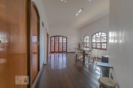 Casa para alugar com 600m², 15 quartos e 4 vagas Casa para alugar com 600m², 15 quartos e 4 vagasSala de Jantar 2