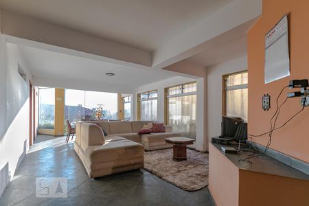 Casa para alugar com 600m², 15 quartos e 4 vagas Casa para alugar com 600m², 15 quartos e 4 vagasSala