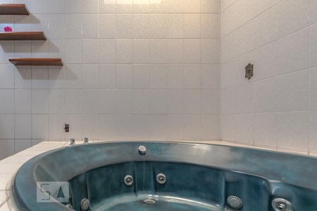 Casa para alugar com 600m², 15 quartos e 4 vagas Casa para alugar com 600m², 15 quartos e 4 vagasBanheiro do corredor do piso 3