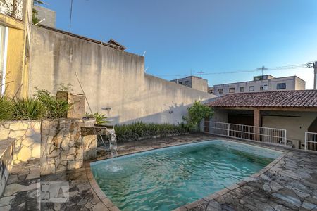 Casa para alugar com 600m², 15 quartos e 4 vagas Casa para alugar com 600m², 15 quartos e 4 vagasPiscina