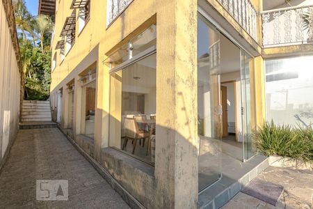 Casa para alugar com 600m², 15 quartos e 4 vagas Casa para alugar com 600m², 15 quartos e 4 vagasCorredor