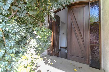 Casa para alugar com 600m², 15 quartos e 4 vagas Casa para alugar com 600m², 15 quartos e 4 vagasEntrada para o piso 2