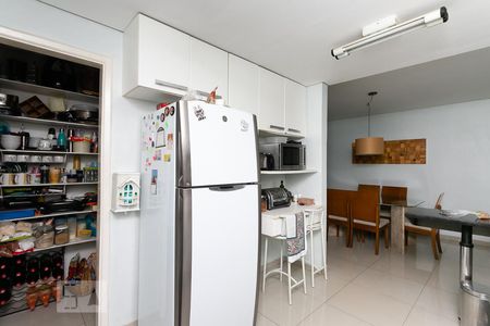Casa à venda com 220m², 3 quartos e 2 vagas Casa à venda com 220m², 3 quartos e 2 vagasCozinha