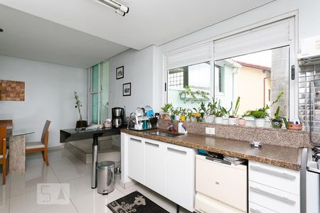 Casa à venda com 220m², 3 quartos e 2 vagas Casa à venda com 220m², 3 quartos e 2 vagasCozinha