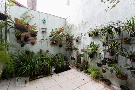 Casa à venda com 220m², 3 quartos e 2 vagas Casa à venda com 220m², 3 quartos e 2 vagasQuintal