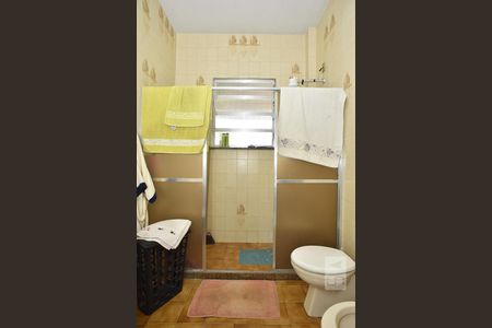 Casa de condomínio à venda com 450m², 4 quartos e 6 vagasBanheiro da Suíte 2