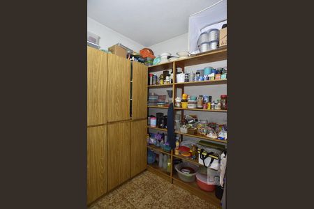 Casa de condomínio à venda com 450m², 4 quartos e 6 vagasDispensa