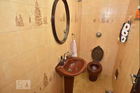 Casa de condomínio à venda com 450m², 4 quartos e 6 vagasLavabo