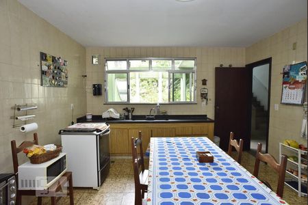 Casa de condomínio à venda com 450m², 4 quartos e 6 vagasCozinha