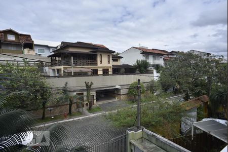 Casa de condomínio à venda com 450m², 4 quartos e 6 vagasVista da Suíte 2