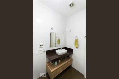 Casa à venda com 162m², 3 quartos e 2 vagas Casa à venda com 162m², 3 quartos e 2 vagasBanheiro Social