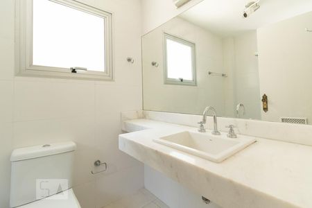 Apartamento à venda com 120m², 3 quartos e 1 vaga Apartamento à venda com 120m², 3 quartos e 1 vagaBanheiro da suíte