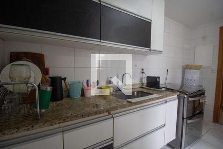 Apartamento à venda com 147m², 3 quartos e 2 vagas Apartamento à venda com 147m², 3 quartos e 2 vagasCozinha e Área de Serviço