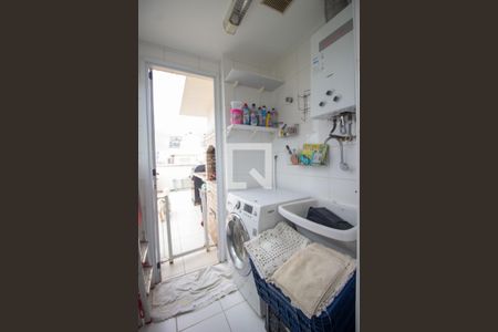 Apartamento à venda com 147m², 3 quartos e 2 vagas Apartamento à venda com 147m², 3 quartos e 2 vagasCozinha e Área de Serviço