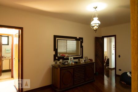 Apartamento à venda com 275m², 4 quartos e 4 vagas Apartamento à venda com 275m², 4 quartos e 4 vagasHall entre os Quartos