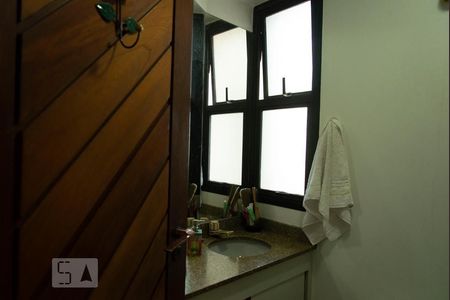 Apartamento à venda com 275m², 4 quartos e 4 vagas Apartamento à venda com 275m², 4 quartos e 4 vagasLavabo