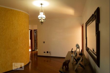 Apartamento à venda com 275m², 4 quartos e 4 vagas Apartamento à venda com 275m², 4 quartos e 4 vagasHall entre os Quartos