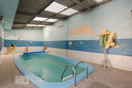 Casa à venda com 400m², 4 quartos e sem vaga Casa à venda com 400m², 4 quartos e sem vagaPiscina