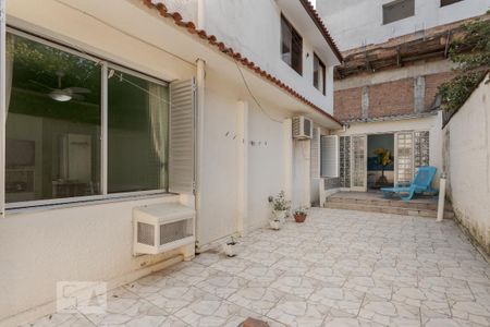 Casa à venda com 400m², 4 quartos e sem vaga Casa à venda com 400m², 4 quartos e sem vagaPátio