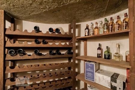 Casa à venda com 400m², 4 quartos e sem vaga Casa à venda com 400m², 4 quartos e sem vagaAdega