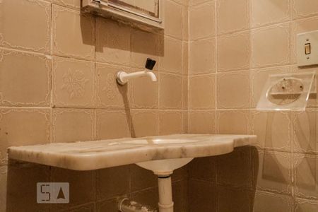 Casa à venda com 400m², 4 quartos e sem vaga Casa à venda com 400m², 4 quartos e sem vagaBanheiro de Serviço