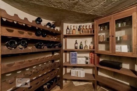 Casa à venda com 400m², 4 quartos e sem vaga Casa à venda com 400m², 4 quartos e sem vagaAdega