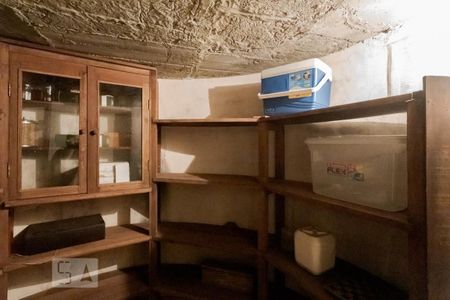 Casa à venda com 400m², 4 quartos e sem vaga Casa à venda com 400m², 4 quartos e sem vagaAdega