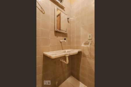 Casa à venda com 400m², 4 quartos e sem vaga Casa à venda com 400m², 4 quartos e sem vagaBanheiro de Serviço