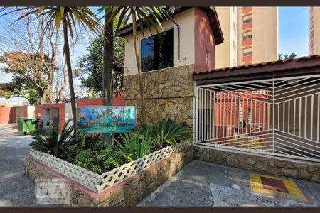 Apartamento para alugar com 45m², 2 quartos e 1 vaga Apartamento para alugar com 45m², 2 quartos e 1 vagaFachada