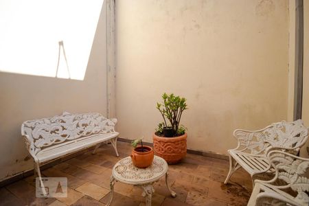 Casa à venda com 264m², 4 quartos e 2 vagas Casa à venda com 264m², 4 quartos e 2 vagasvaranda
