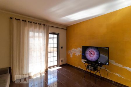 Casa à venda com 264m², 4 quartos e 2 vagas Casa à venda com 264m², 4 quartos e 2 vagasSala de TV